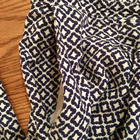 H&M Flowy Pants Size L - Picture 4 of 4